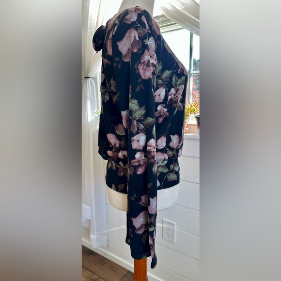 A. Byer Floral Long Sleeve Top.
Size Medium - Picture 4 of 5